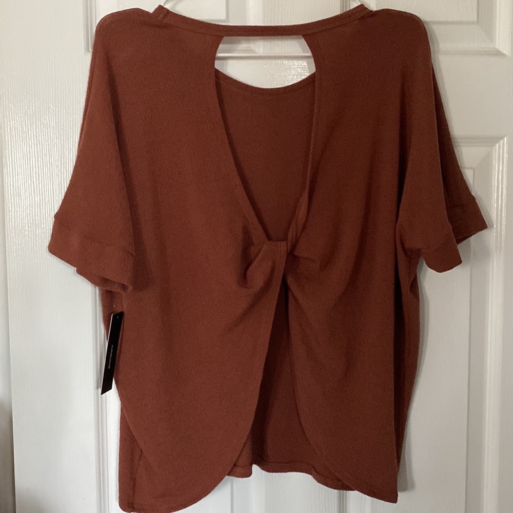 NWT Lulus back twist short sleeve tops M🤎🎃